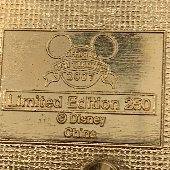 Disney pin LE 250 Aurora Pin-on-Pin with Dimensional Castle LE 250 on card Pin - Picture 6 of 8